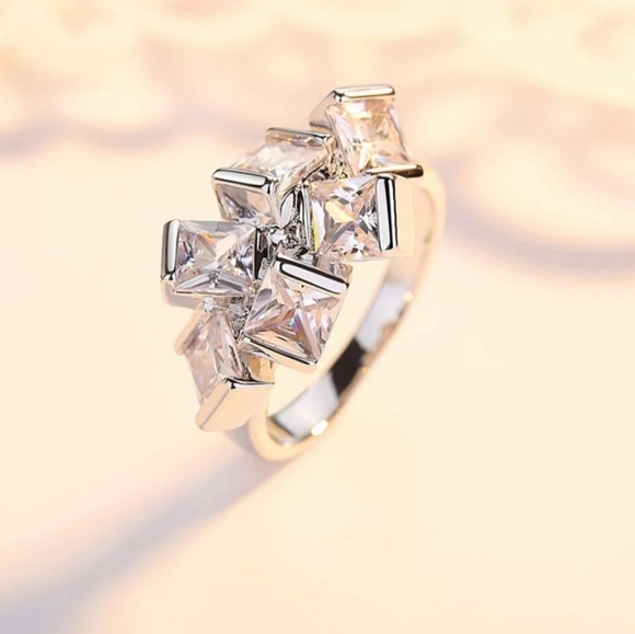 Jewelry - New 925 sterling silver clear cubic zirconia ring!